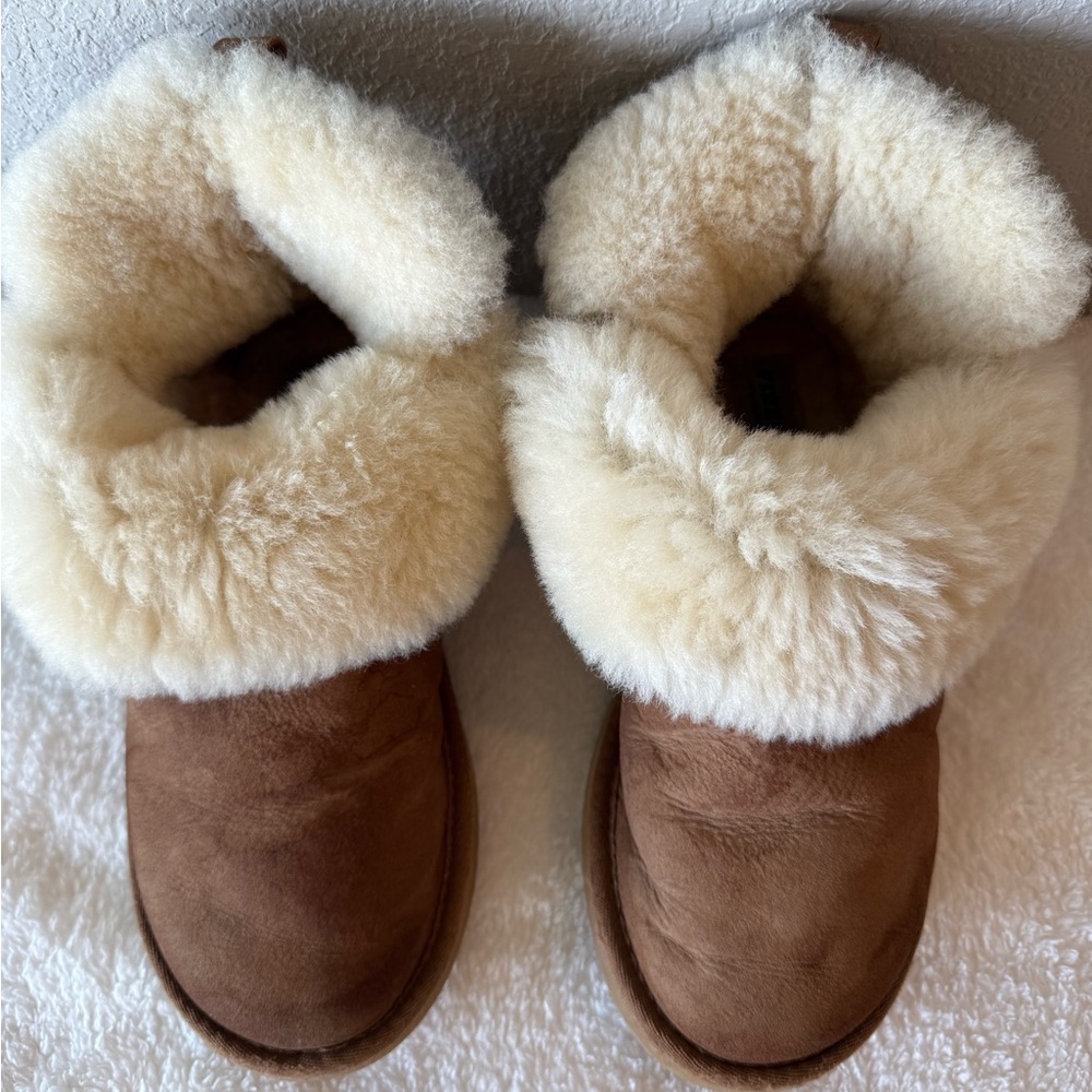 Dearfoams Women's Brown Bootie Slippers - Picture 4 of 11